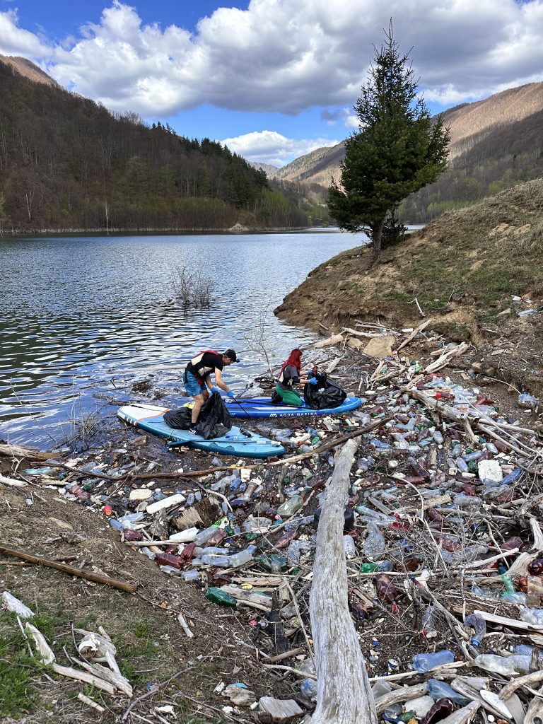 Vreme tot mai capricioasă. Ploile și temperaturile scăzute dau peste cap planurile buzoienilor