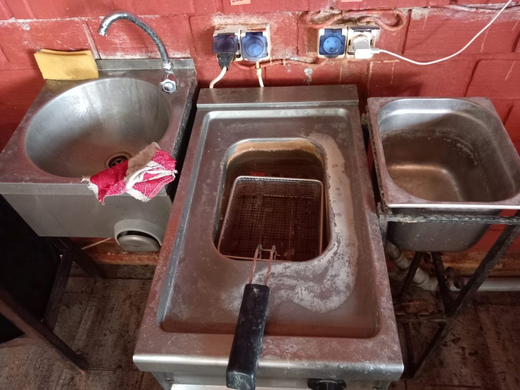 (Galerie Foto) Nereguli grave constatate de inspectorii OPC în mai multe magazine și restaurante din Buzău