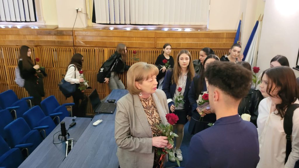 Profesorii și părinții elevilor din Hasdeu, front comun în fața intervențiilor Inspectoratului Școlar. Se mobilizează, de la distanță, și foștii absolvenți