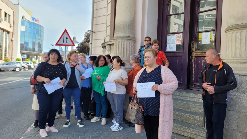 Protest în fața Palatului Comunal. Zeci de buzoieni și-au cerut drepturile
