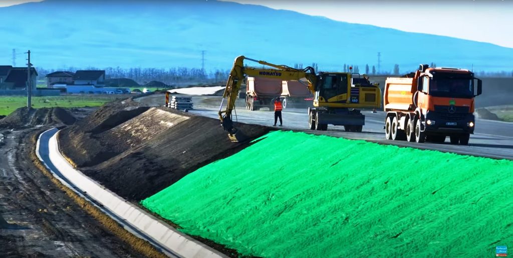 (VIDEO) Asta mobilizare! Cum se construiește Autostrada Moldovei văzând cu ochii