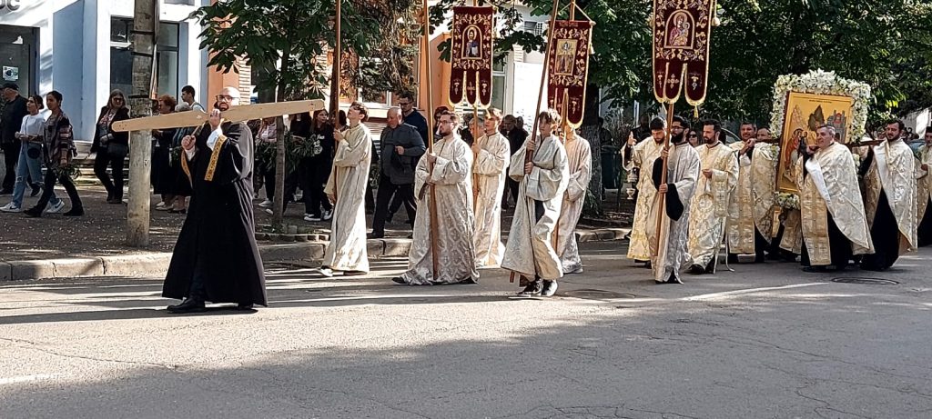 Buzoienii au ieșit din case să ia parte la procesiunea de Florii