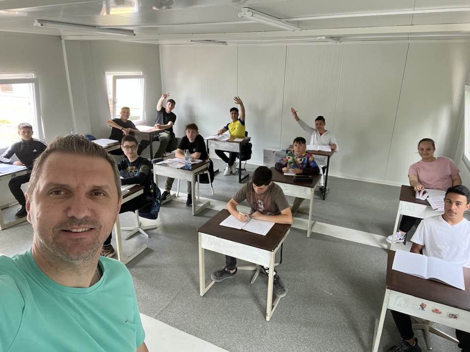 (Video) Meditații gratuite la limba română! Inițiativa aparține profesorului care a impresionat cu performanțele elevilor de la Evaluarea Națională