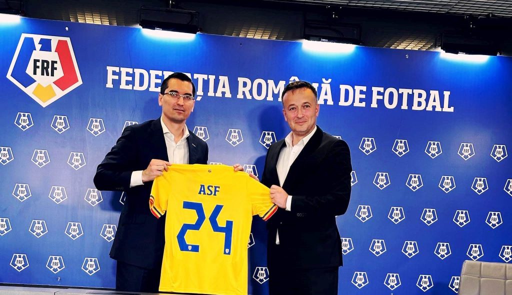 Parteneriat în premieră: lecții de educație financiară pentru fotbaliști. Un buzoian și un focșănean, promotorii unei inițiative fără precedent în România