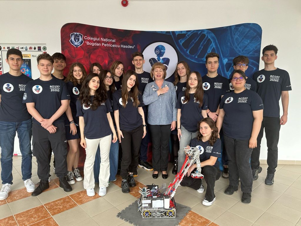 (FOTO) O nouă reușită pentru hasdeienii de la Heart of RoBots. Vor participa la una dintre cele mai importante competiții de robotică, în SUA