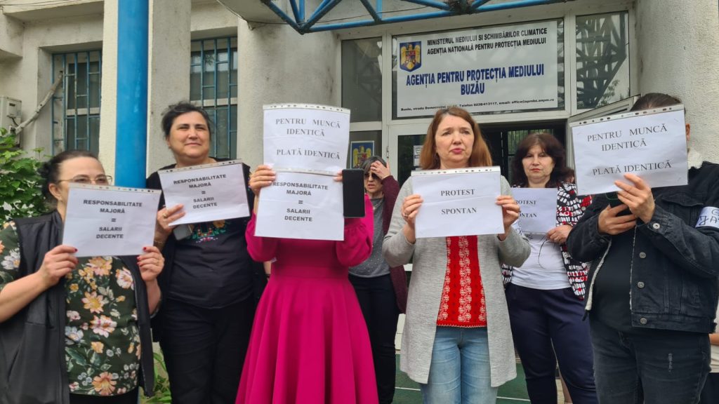 (FOTO) Activitate blocată timp de două ore. Nu s-a primit sau eliberat niciun document