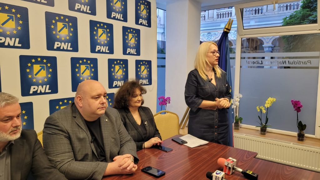 (VIDEO) Din nou AUR pentru PNL. Elena Năstăsoiu s-a alăturat liberalilor și a anunțat că o susține pe Carmen Ichim să ajungă primar