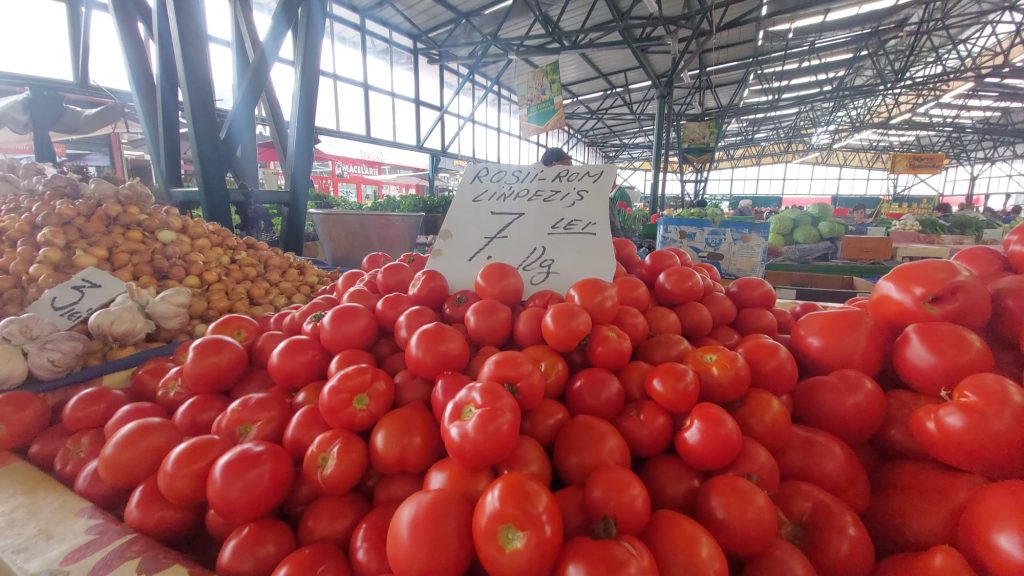 Primele roșii din sere, primele testări pentru pesticide. Tomatele sunt cele mai verificate legume