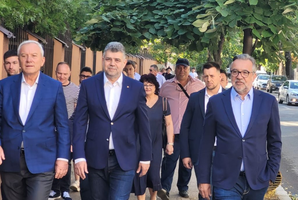 Candidații PSD, însoțiți la urne de premier. Ciolacu a venit să-i susțină, Romașcanu s-a întâlnit cu mama. Neagu, lăsat singur de colegii din PSD