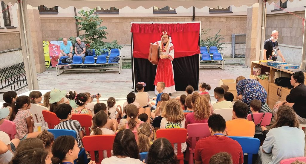 (FOTO) Vinerea, zi de teatru pentru copii la bibliotecă. Ce producții vor fi puse în scenă