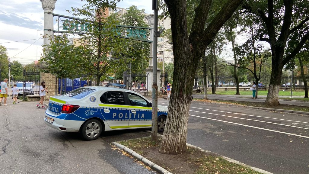 (FOTO) Descoperire șocantă în Crâng. Un bărbat a fost găsit înjunghiat, pe o alee