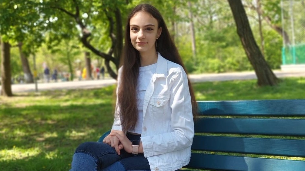 Cum a reușit o fată dintr-o comună buzoiană să atingă performanța la Evaluarea Națională, fără o oră de meditații