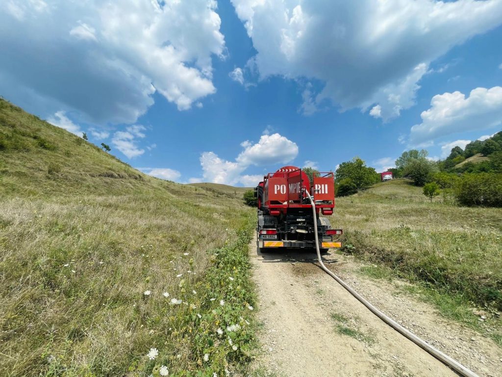 Buzăul, o mare vale a plângerii din cauza secetei cumplite. Cisternele pompierilor, singura sursă de apă pentru unele localități