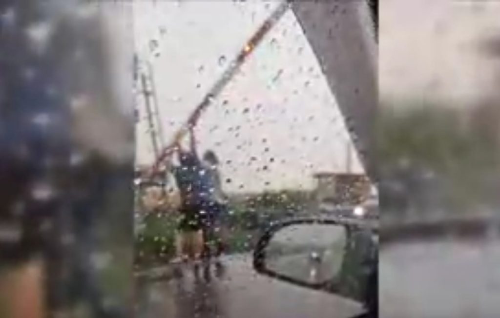 Au umblat la barieră, acum îi caută Poliția