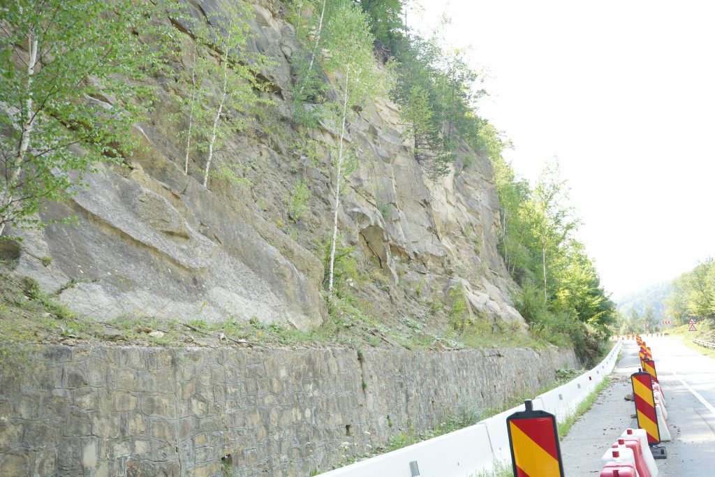 (FOTO) Intervenții pentru eliminarea semafoarelor de pe DN10. Lucrări ample sunt programate la Siriu