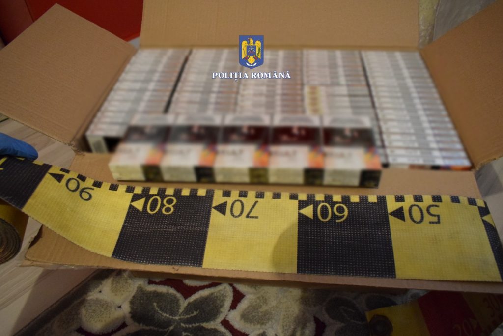 Patru persoane reținute în dosarul contrabandei de țigări. Ce au găsit anchetatorii în urma perchezițiilor