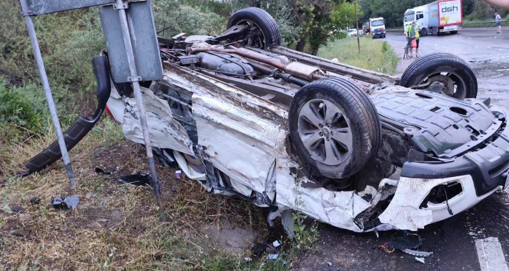 Adolescent rănit într-un grav accident pe DN2E85