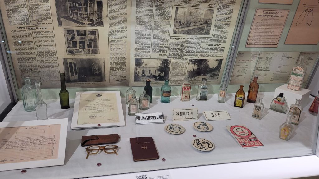 Muzeul medicinii buzoiene, deschis publicului! Obiecte de patrimoniu și fotografii de epocă, expuse la Centrul Muzeal