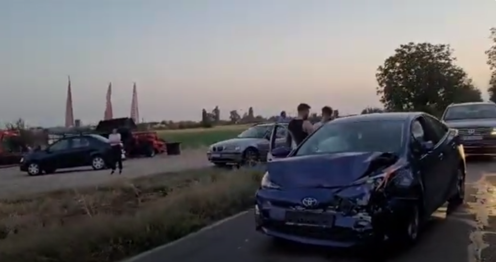 (VIDEO) Mașini avariate serios în urma unui accident produs aproape de Popasul Merei