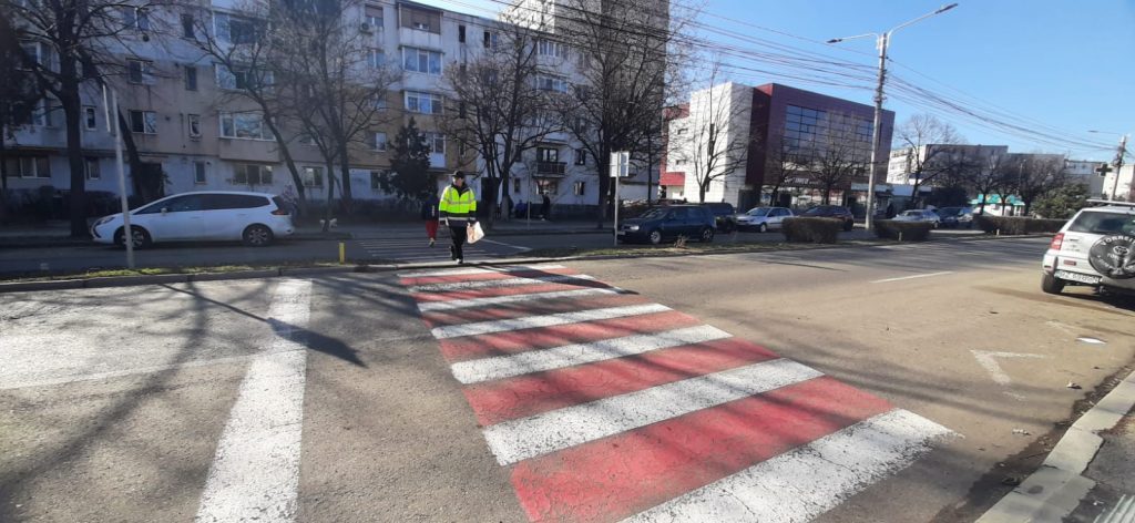 Femeie spulberată pe trecerea de pietoni. Care este starea victimei