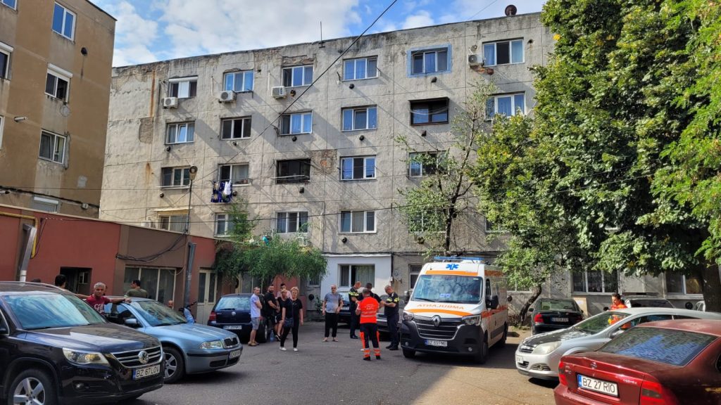 De la nuntă, la spital. Părinții copilului căzut de la etaj se căsătoriseră în urmă cu două zile