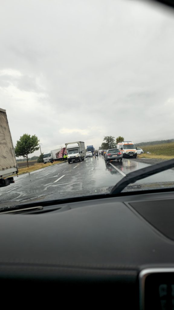 Atenție, șoferi! Se circulă cu dificultate pe DN2 E85, la Cioranca. Motivul, aici