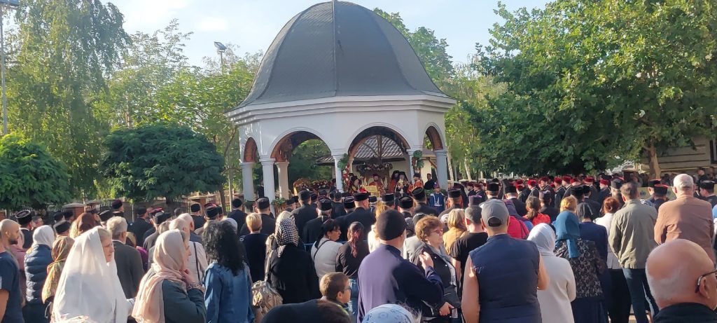 Pelerinaj la Catedrala Arhiepiscopală. Mii de credincioși se închină la moaștele Sf. Apostol Andrei