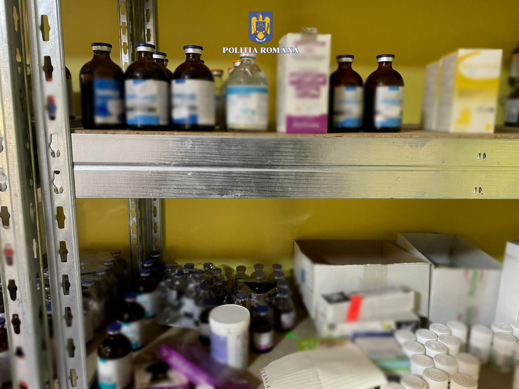 Percheziții la depozite și magazine fitosanitare. Trei buzoieni, reținuți pentru trafic de substanțe periculoase