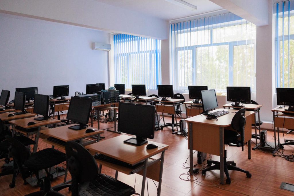 Peste 3200 de angajați ai unor structuri guvernamentale vor urma programe de perfecționare la Buzău! Care sunt cele mai solicitate cursuri