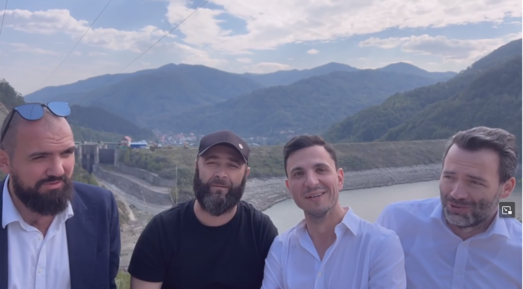 (VIDEO) “Cât e Siriul de mare”, piesa regretatului artist Benone Sinulescu, așa cum nu a auzit-o nimeni. Interpretarea care uimește