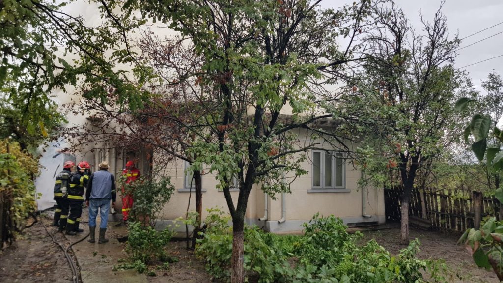 (UPDATE) Femeie decedată în urma unui incendiu din comuna Ziduri