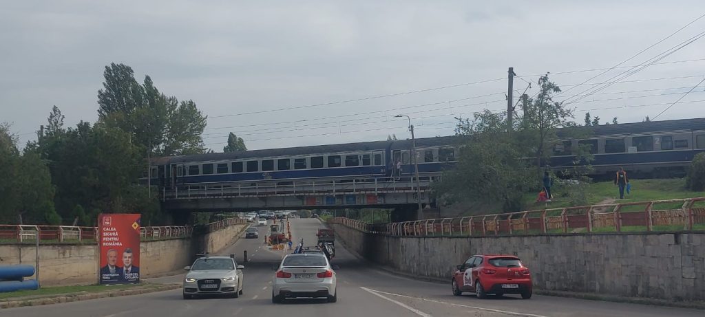 (FOTO&VIDEO) Trafic feroviar blocat, o persoană a fost lovită de tren