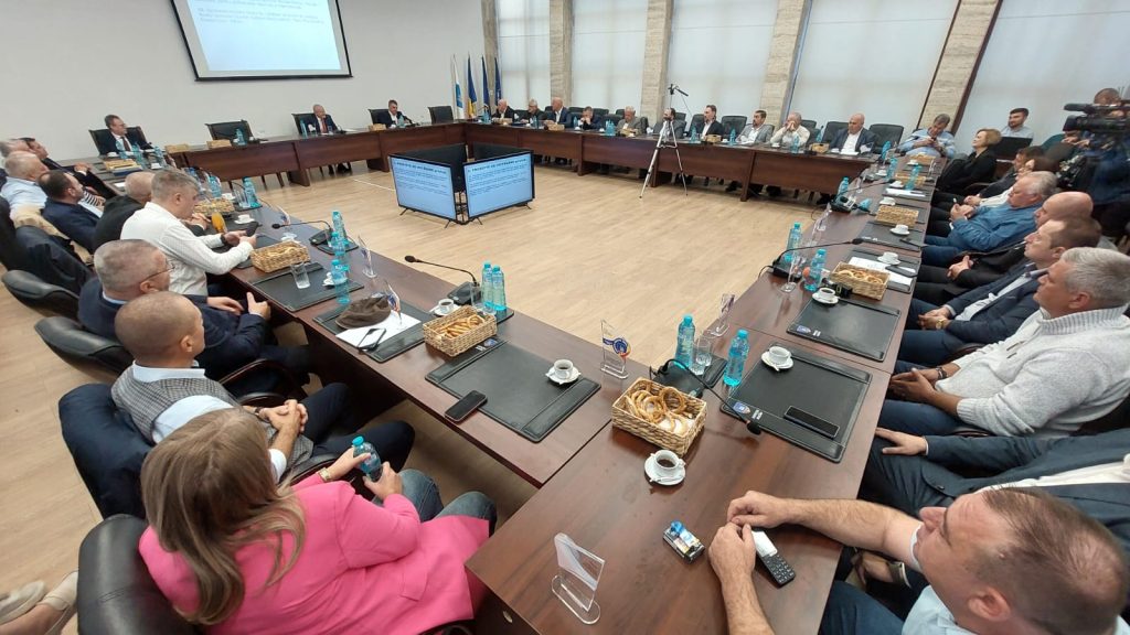Consilierii județeni, reuniți în ultima ședință din acest mandat. Surpriza oferită de președintele Neagu