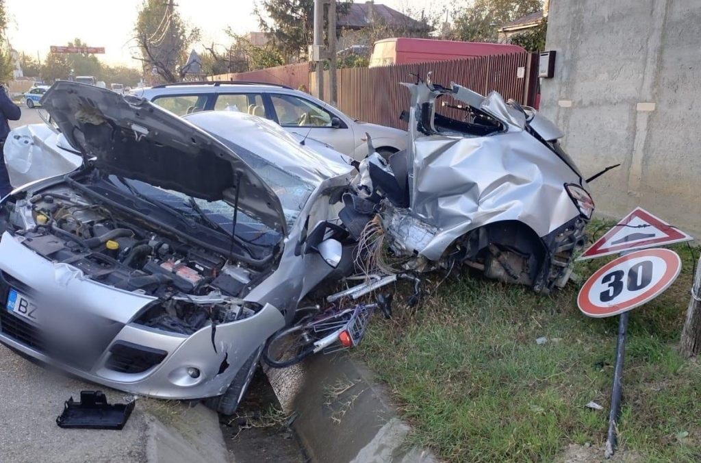 (FOTO) Accident cumplit produs de un șofer cu permis de nici 2 luni. Imagini greu de privit