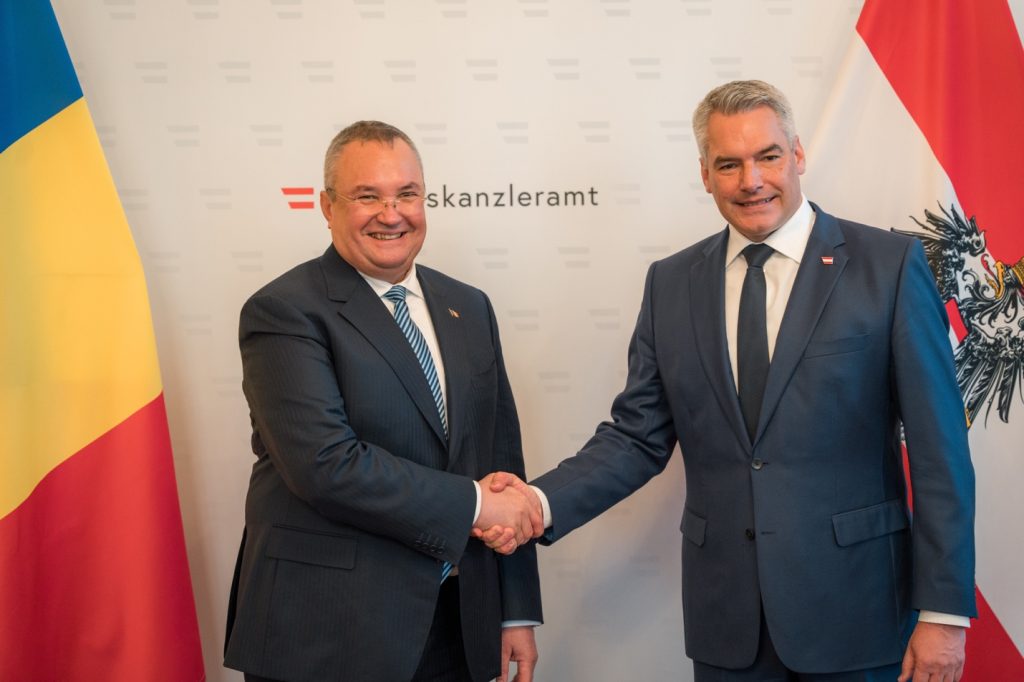 Nicolae Ciucă, întâlnire-surpriză cu cancelarul Austriei, Karl Nehammer: Vom avea foarte curând susținerea Austriei pentru intrarea deplină în Schengen!