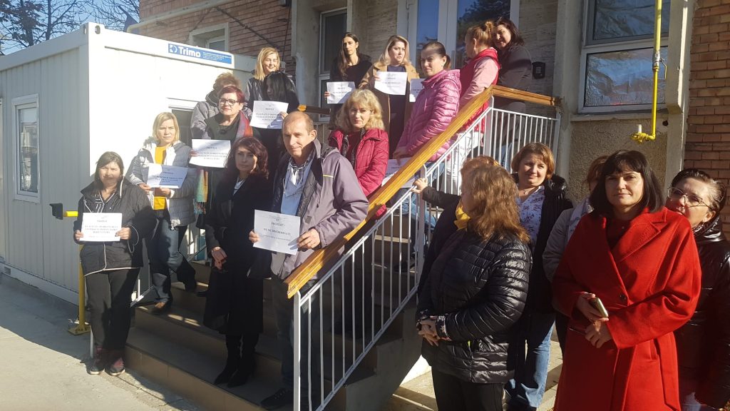 Activitate întreruptă la Direcția Sanitar Veterinară. Angajații fac grevă