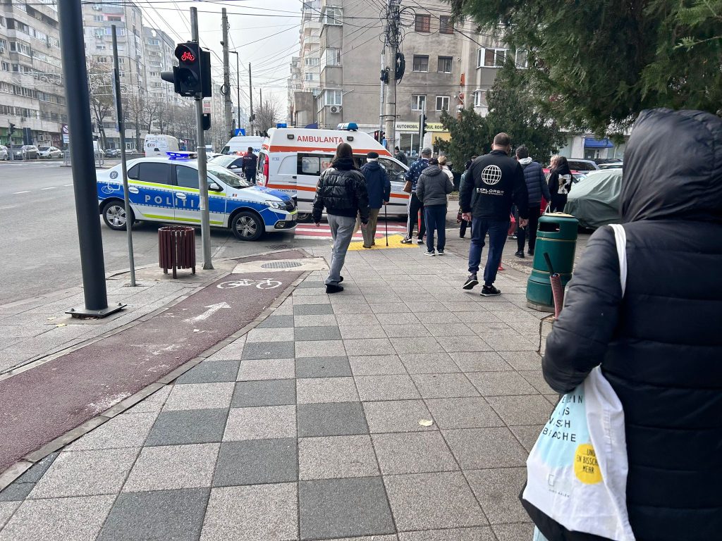 (UPDATE) Incident pe Unirii! Polițiști și cadre medicale, chemați de urgență în zona ACR