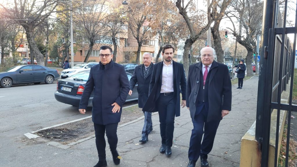 (VIDEO) Liderii AUR, nevoiți să părăsească secția de votare fără a-și exprima dreptul constituțional