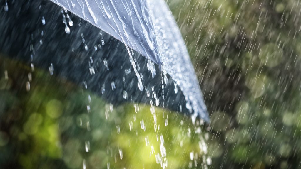 Vin frigul și ninsorile. Zonele în care se vor înregistra precipitații, inclusiv lapoviță și ninsoare