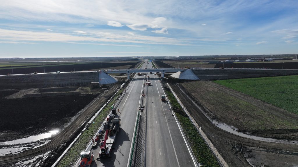 (Video) Liber pe Autostrada Moldovei, de la Buzău la Focșani. Ministrul Transpoturilor verifică lucrările înaintea deschiderii circulației de la Râmnicu Sărat la Mândrești Munteni