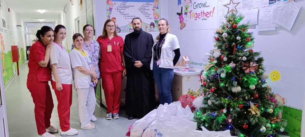 Surprize dulci pentru copiii internați în Spitalul Județean. Cu toții au primit cadouri de la Moș Nicolae