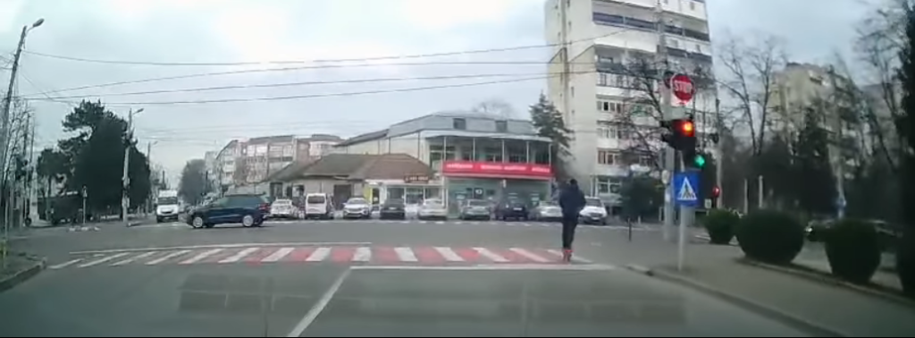 Bărbat de 87 de ani, în stare gravă la spital, după ce căzut cu trotineta