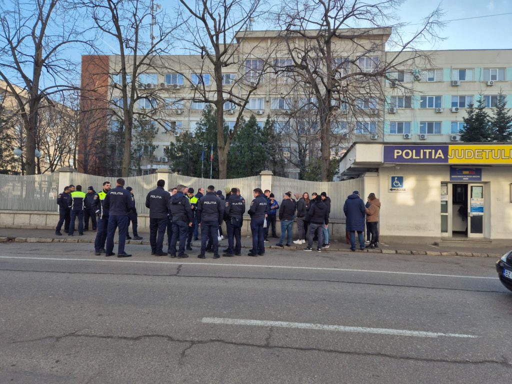 Zeci de rapoarte de refuz pentru efectuarea orelor suplimentare, depuse la IPJ Buzău