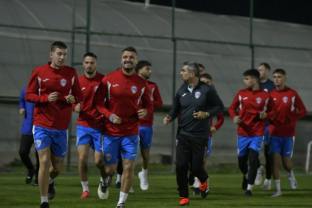 De la aeroport, direct la antrenament! Imagini de la primul antrenament al Gloriei, în Antalya