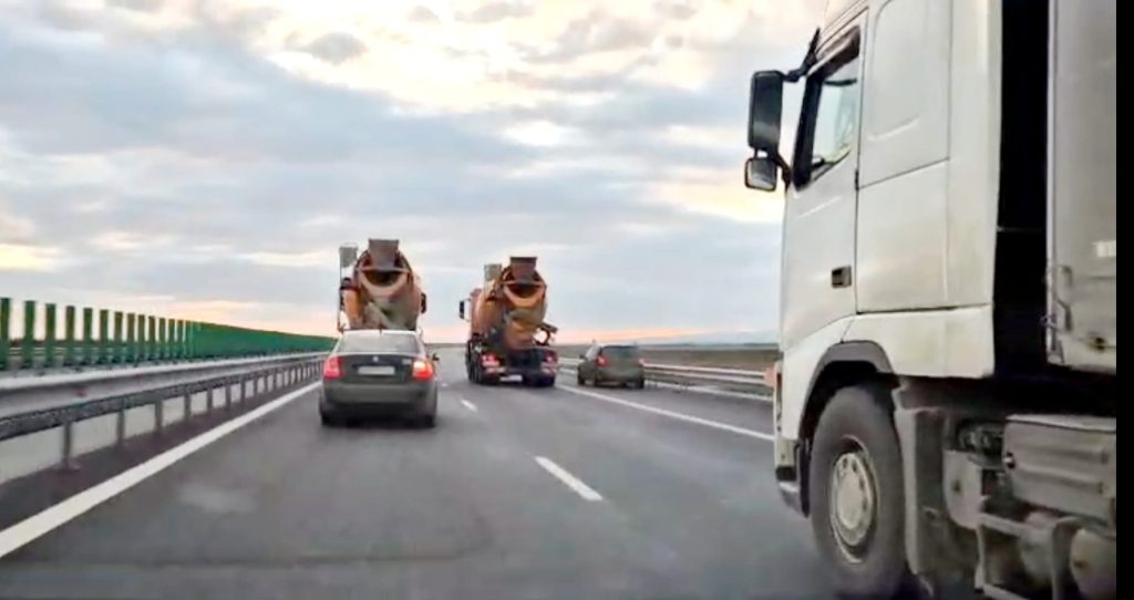 (Video) Șoferi de betonieră, ”stăpâni” pe autostradă. Titi Aur: ”Vrem o țară ca afară, dar nu știm să ne comportăm”