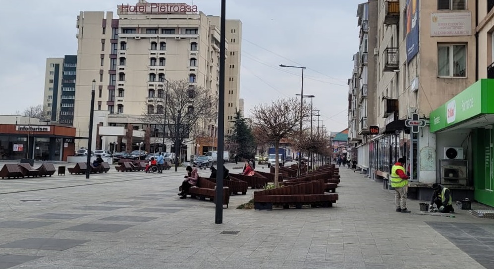 Cât ne-a costat să ținem dalele curate în Piața Daciei, în primul an de la inaugurare