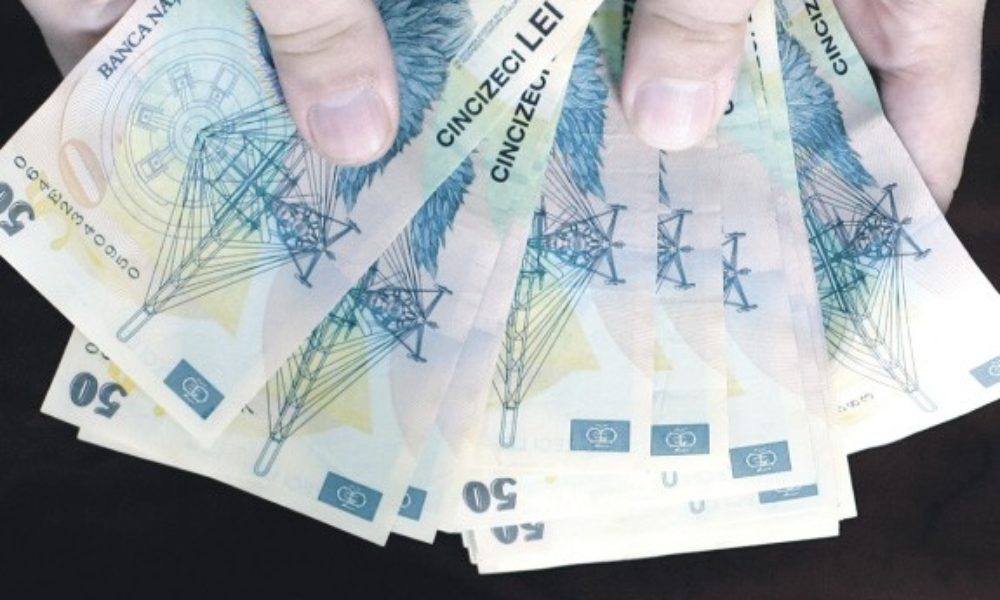 Salariile buzoienilor au crescut în 2024 dar sumele încasate rămân sub media națională. Topul veniturilor după domeniul de activitate