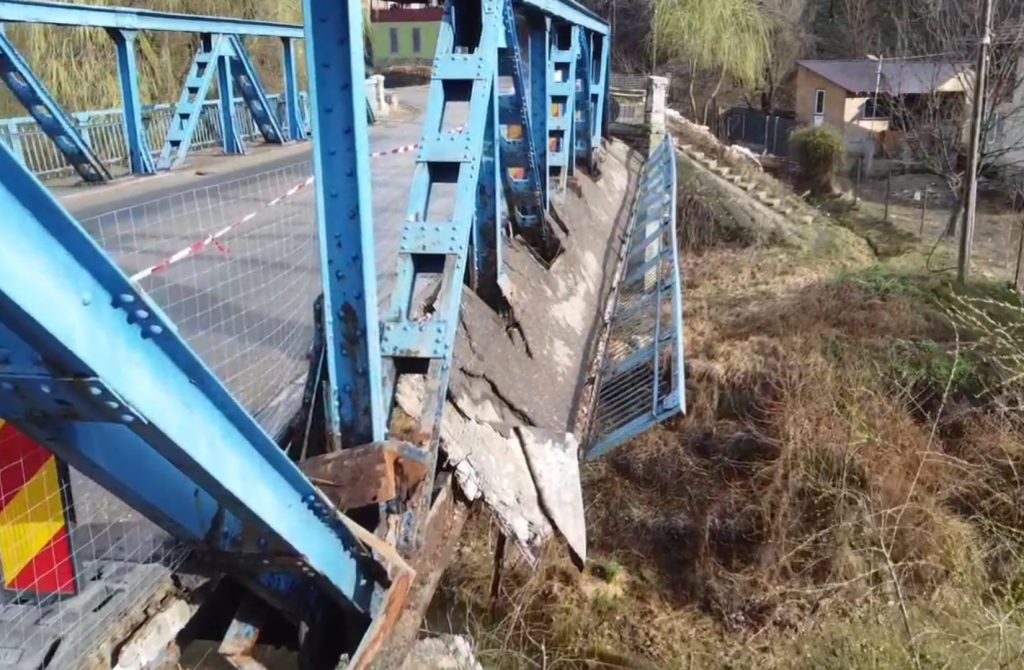 S-a desemnat constructorul podului de la Nehoiu. Obiectivul urmează să fie dărâmat, însă lucrările încă nu pot fi demarate