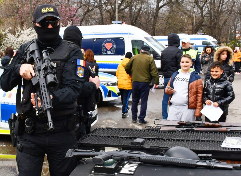 Ziua Poliției în imagini. Copiii din Buzău, aventuri ca în ”Patrula Cățelușilor”