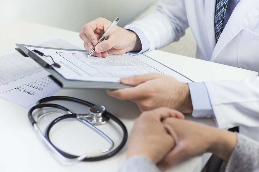 De azi, modificări majore la concediile medicale. Ce categorii de angajați primesc banii din prima zi